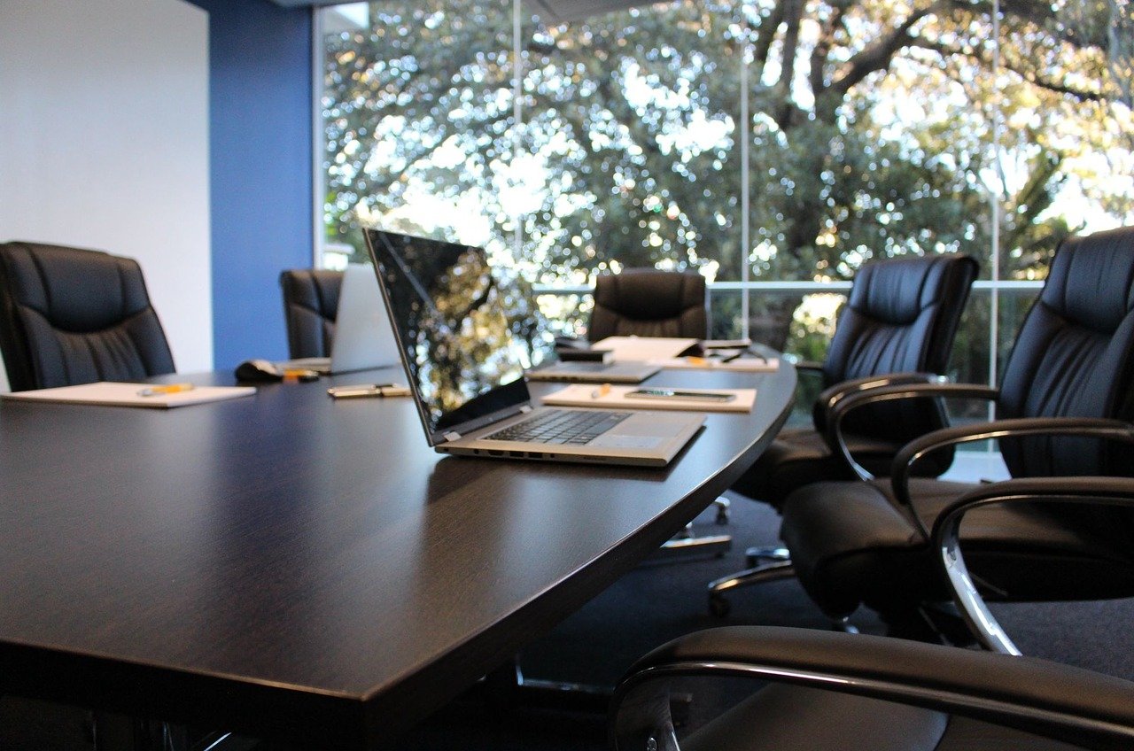 como equipar a sua sala de reunião?